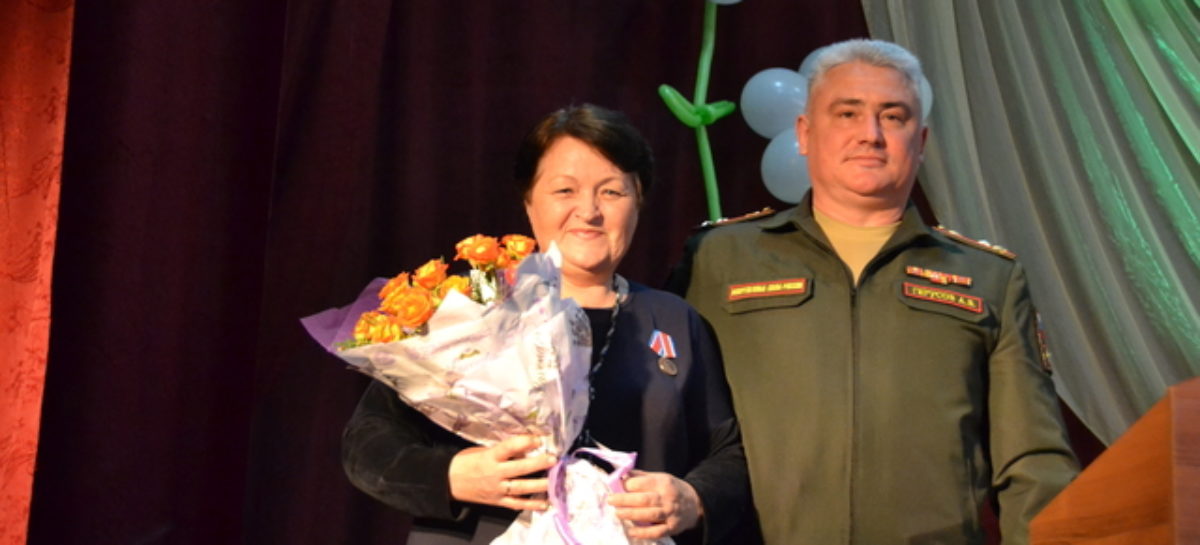 Сальчанок наградили медалями за вклад в развитие района