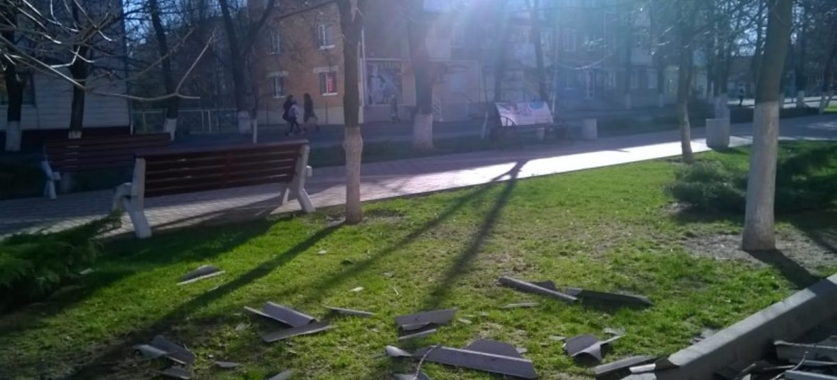 Бушевавший ветер натворил немало бед в Сальском районе