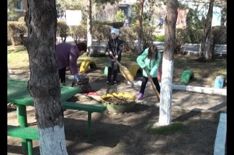 Воспитанники «Жемчужинки» вышли на субботник. Сюжет