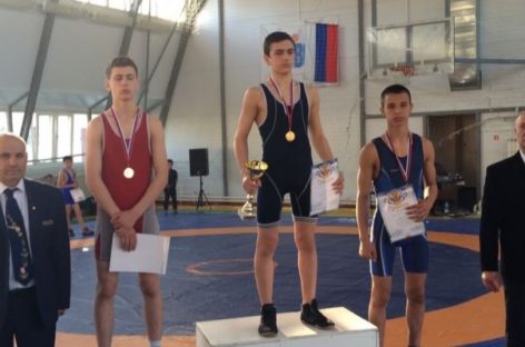 Обидное «серебро» гигантовского борца на турнире в Батайске