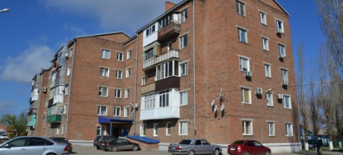 Жители пятиэтажек в центре Сальска вторую неделю ждут горячую воду