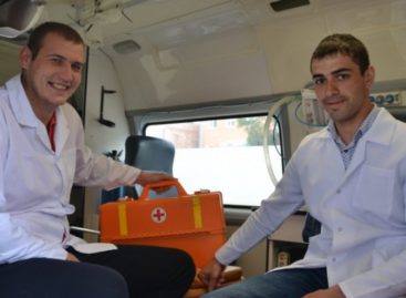 Студенты Сальского медтехникума заступают на своё первое дежурство в поликлинике