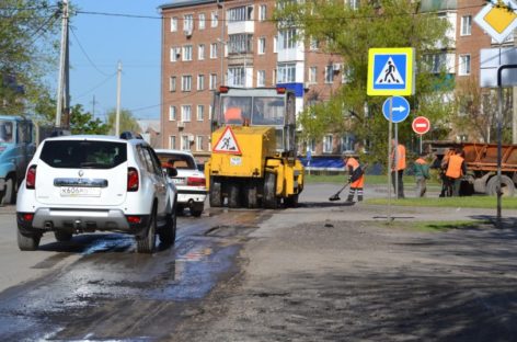 В центре города идет ямочный ремонт дорог