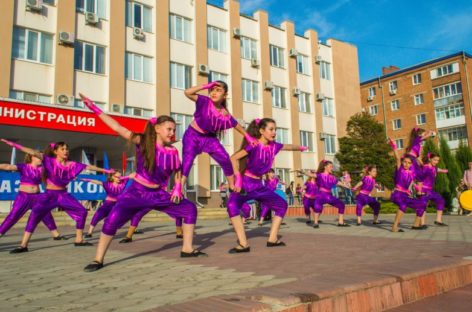 Сальчане встретили Первомай с песнями и танцами
