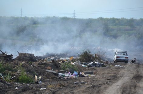 Жители микрорайона Ново-Сальск возмущены свалкой в черте города
