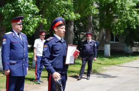 Почетным знаком «За отличие» наградили двух сальских кадетов