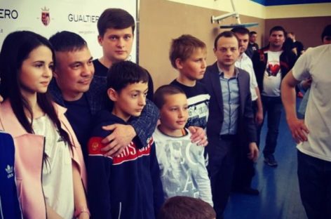 Боксёр Константин Цзю показал мастер-класс сальским спортсменам