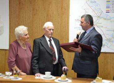 Сальскую семью наградили знаком губернатора за 70 лет супружеской жизни