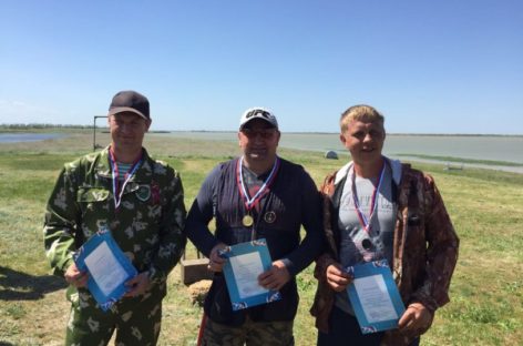 Сальские охотники соревновались в стрельбе по тарелочкам