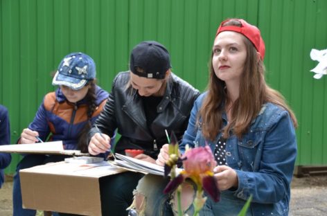 Персональной выставки удостоилась 14-летняя сальская художница