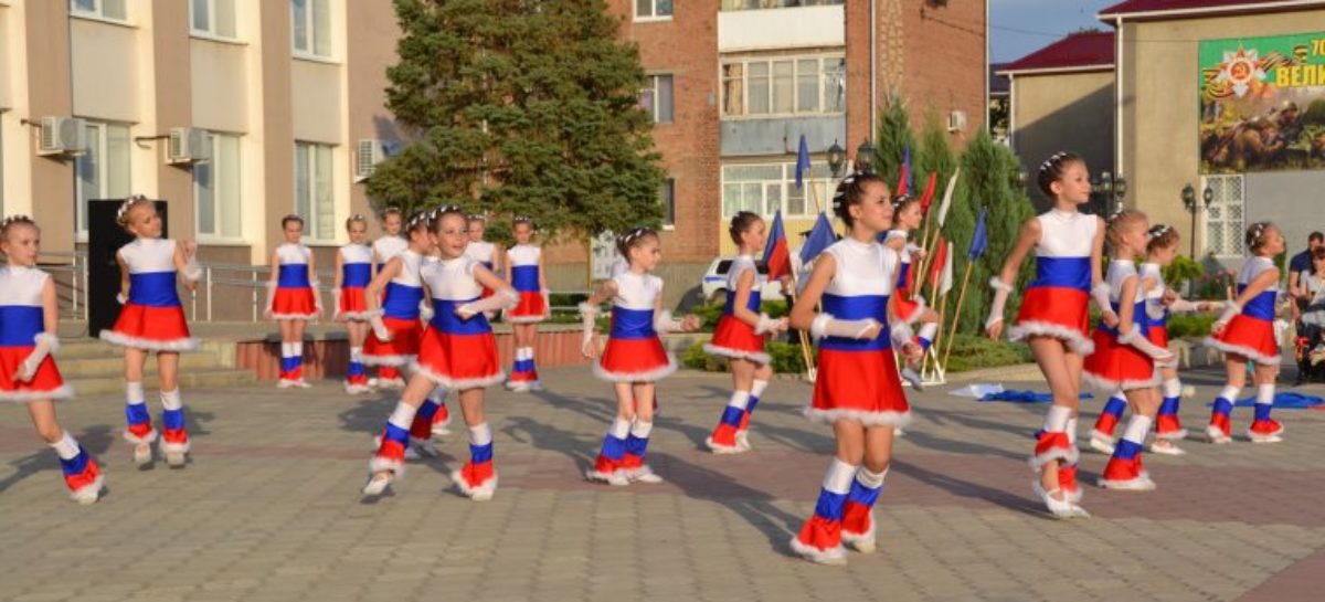 День России в Сальске: спортивные соревнования, викторина и концерт