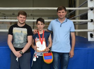 «Серебро» международной встречи взял сальский боксер