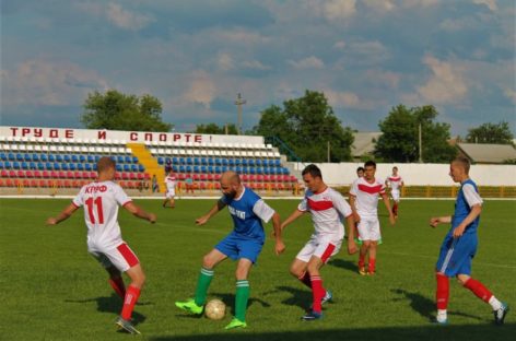 «Опенки» вышли в лидеры чемпионата Сальского района по футболу