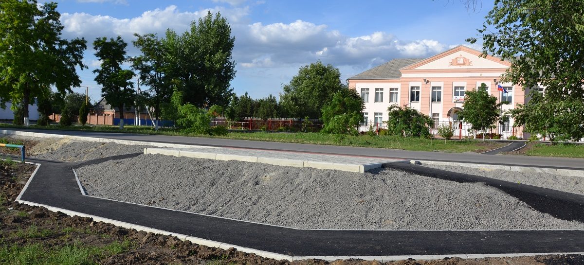 Две новенькие остановки появились в Сальске, у школы № 5