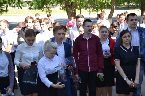 Большинство выпускников сдали ЕГЭ по математике на «4» и «5»
