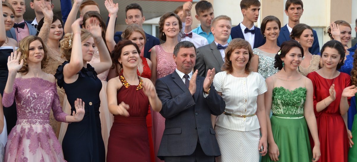 Выпускной бал-2017: 56 лучших выпускников награждены медалями «За особые успехи в учении»