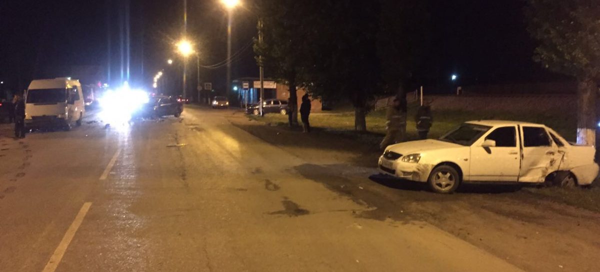 В Сальске на Западном столкнулись три авто: есть пострадавшие