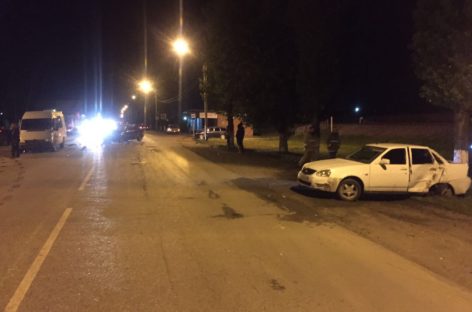 В Сальске на Западном столкнулись три авто: есть пострадавшие