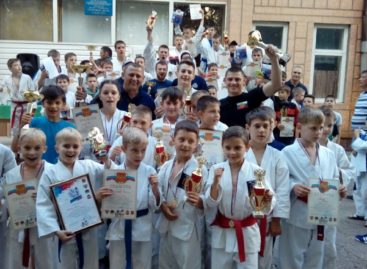 Сальские рукопашники показали мастерство в Орловском