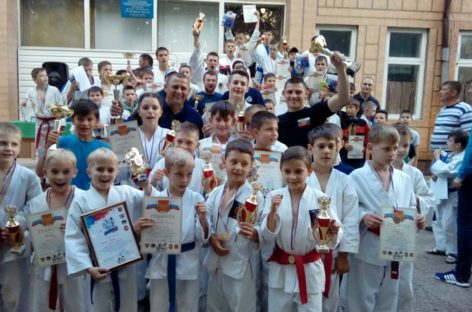 Сальские рукопашники показали мастерство в Орловском
