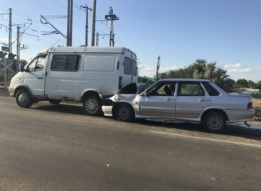 В Сальском районе «пятнашка» въехала в «Соболь»