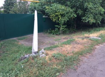 В Сальске ищут водителя, который въехал ночью в опору ЛЭП