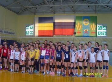 Сальские волейболистки заняли четвёртое место на открытом первенстве района