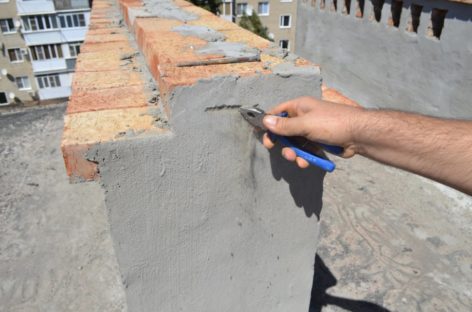 «И так сойдёт»: жильцы пятиэтажки в Сальске не прощают подрядчика за неудачный капремонт
