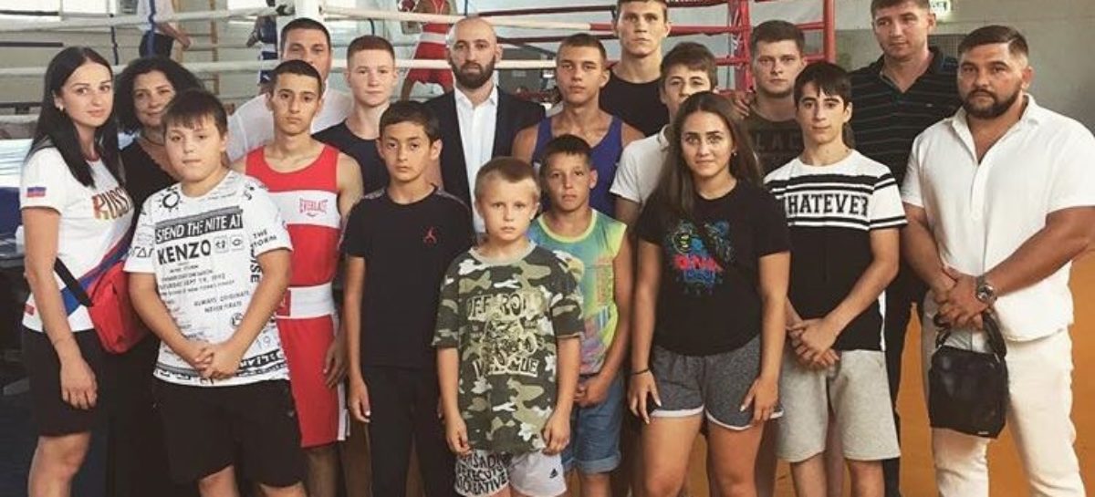 Шесть золотых медалей завоевали сальские боксеры в Багаевской