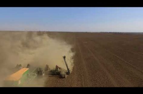 В Сальском районе начался сев пшеницы — видео с коптера
