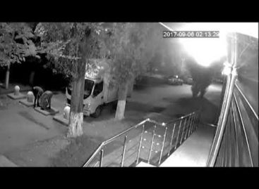 В Сальске двое мужчин разрушили малые архитектурные формы