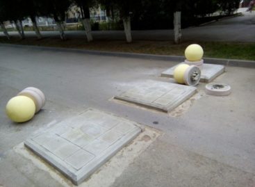 Малые архитектурные формы в Сальске разрушили вандалы