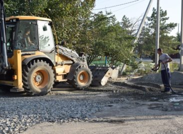 На улице Одесской делают дорогу и тротуары