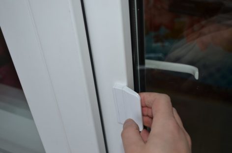В Сальске через балконную дверь грабители вынесли стиральную машинку и телевизор