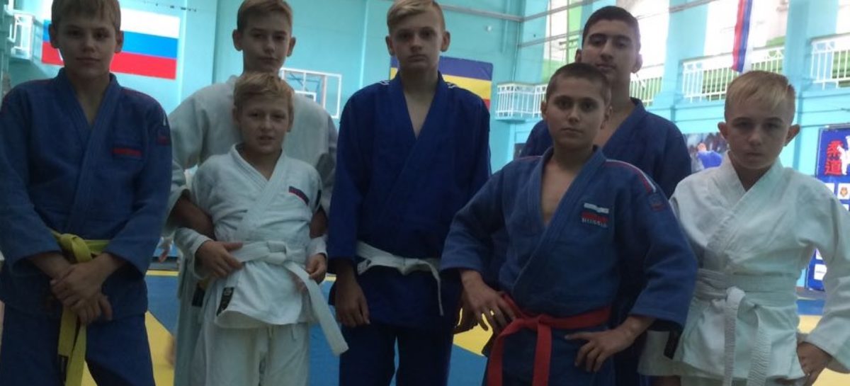 Сальские дзюдоисты завоевали три медали в Таганроге