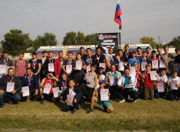 В Сальске прошли первые соревнования по экстремальной гире «Донской трехпудовик»
