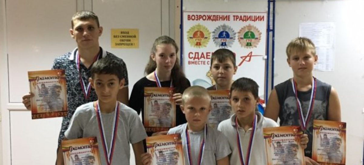 Медали из Суворовской привезли сальские боксеры
