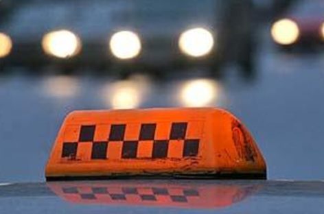 В Сальском районе пассажир нанёс таксисту множество ранений и угнал его автомобиль