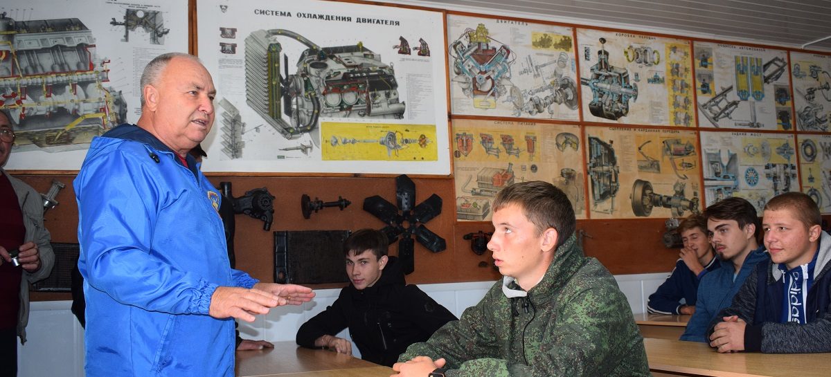 В Сальске 18 призывников будут бесплатно учиться профессии военного водителя