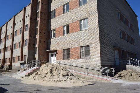 Ремонт детской поликлиники: подрядчик обещал уложиться в сроки
