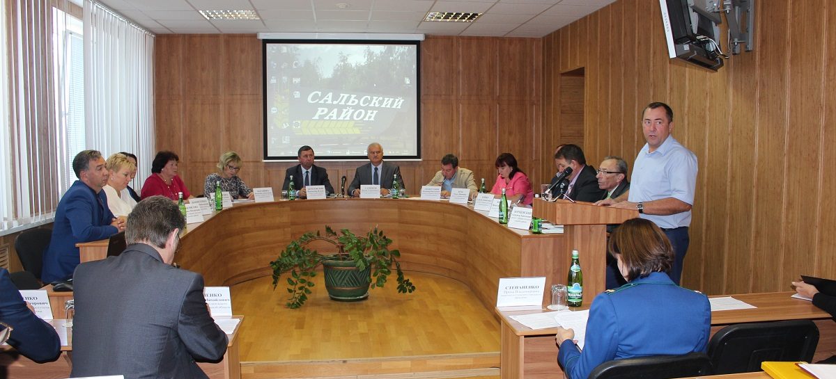 Готовность к отопительному сезону обсудили депутаты Сальского района