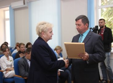 В Сальской районной больнице поздравили врачей-юбиляров
