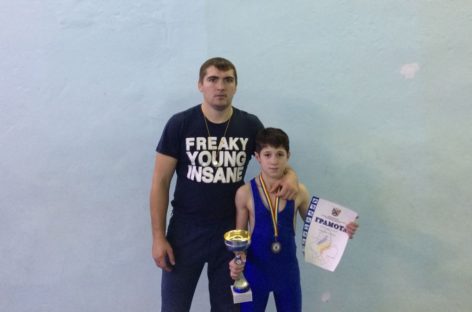 Борец из Сальского района взял «серебро» в Ростове