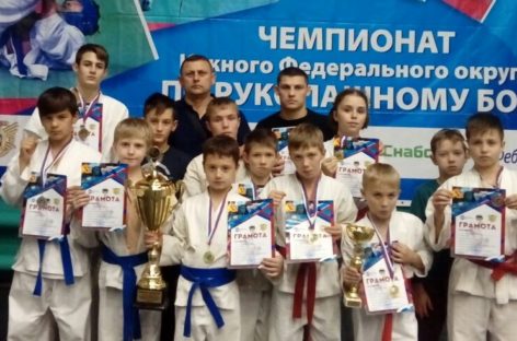 Сальский «Боец» завоевал медали и кубок за лучший Гимн в Волгодонске