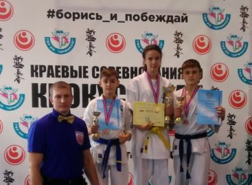Сальские каратисты киокусинкай завоевали «золото» и «бронзу» в Анапе