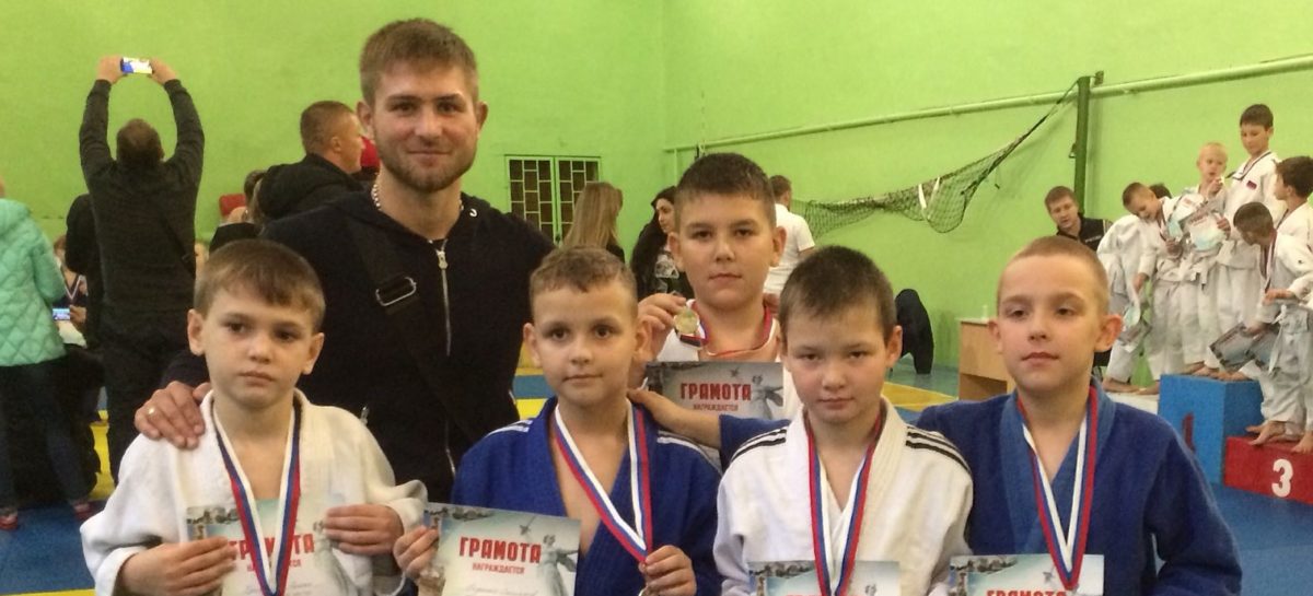 Сальские дзюдоисты привезли пять наград из Волгограда