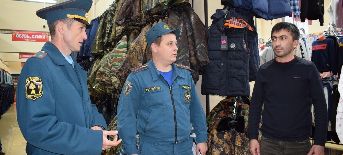 Пожнадзор проверил сальский рынок