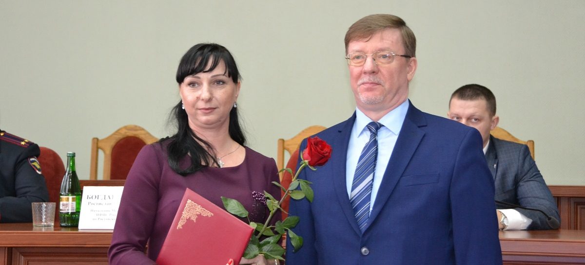 Сальских налоговиков поздравили с профессиональным праздником