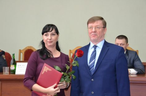Сальских налоговиков поздравили с профессиональным праздником