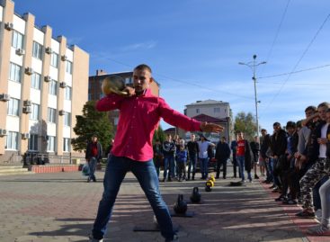 Новые таланты гиревого спорта нашлись на городских соревнованиях